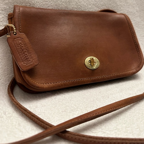 Vintage Coach USA Leather Crossbody Bag | British Tan | Turnlock | - Picture 2 of 15